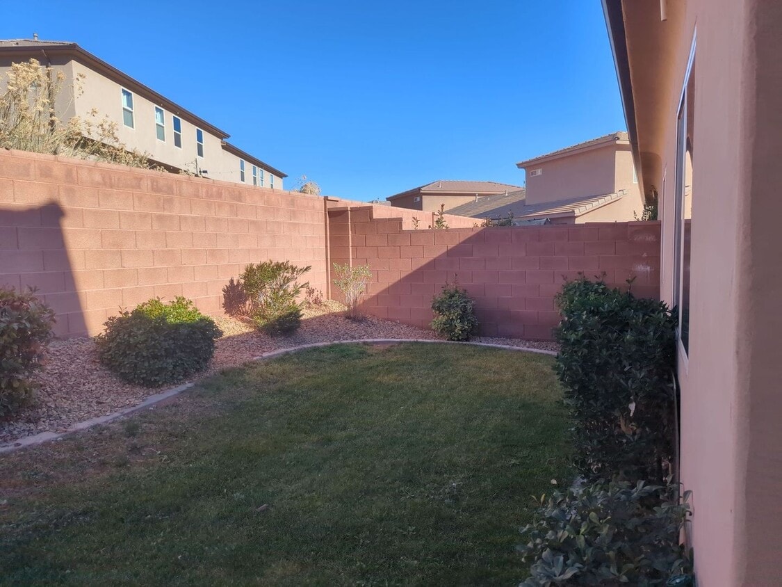Building Photo - Conveniently Located Stunning 4-Bedroom, 2.5-Bathroom Home