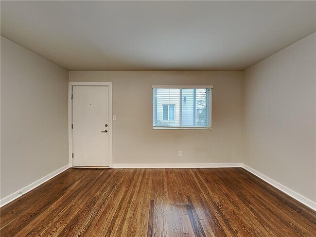 Foto del edificio - 880 N Highland Ave NE