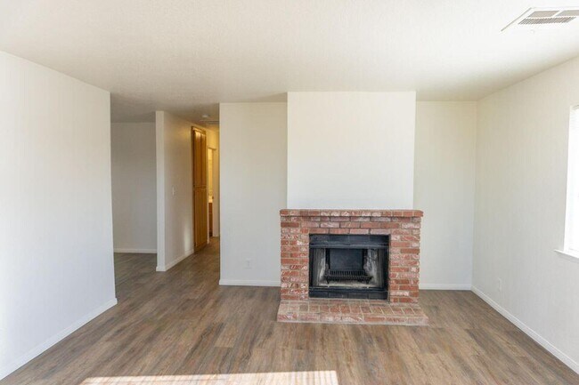 Building Photo - 9212 Rea Ave