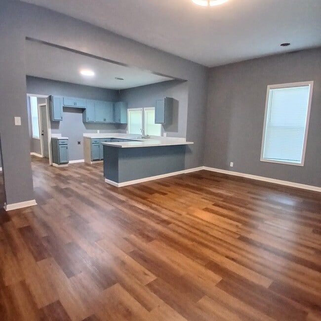 Building Photo - 949 Kney St