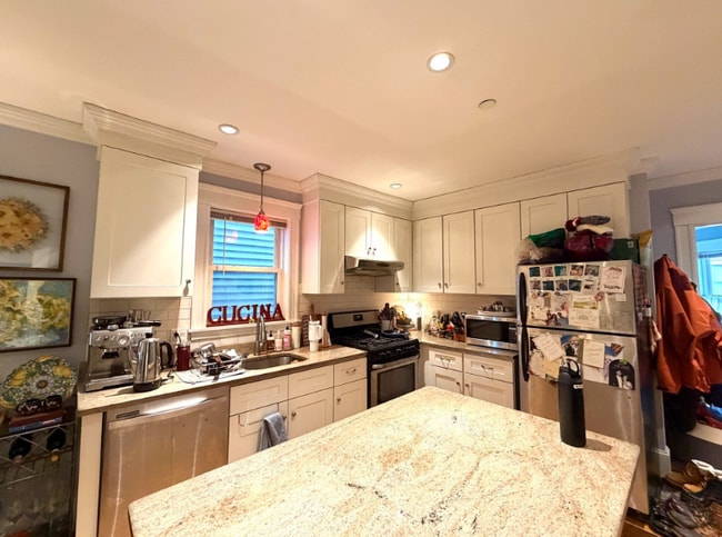 Building Photo - 133 Erie St