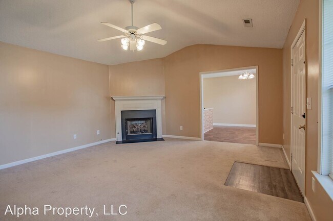 Building Photo - 3 br, 2 bath House - 200 Golden Leaf Lane