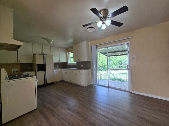Building Photo - RENT REDUCTION & SPECIAL - AVAILABLE NOW!
