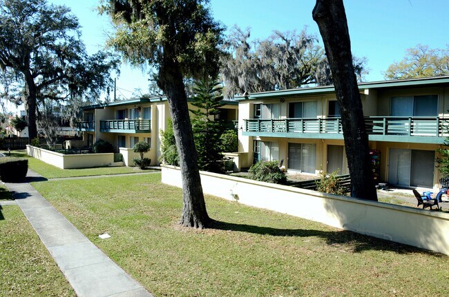 Open Walkways & Mature Trees - 220 Stowe Ave