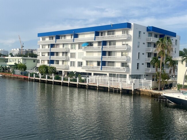 Building Photo - 8530 Byron Ave