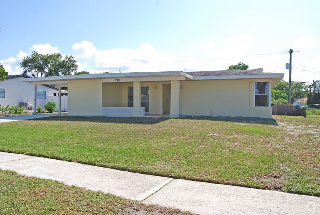 Building Photo - 718 Badger Dr NE