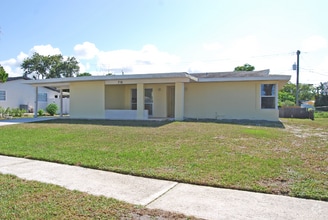 Building Photo - 718 Badger Dr NE