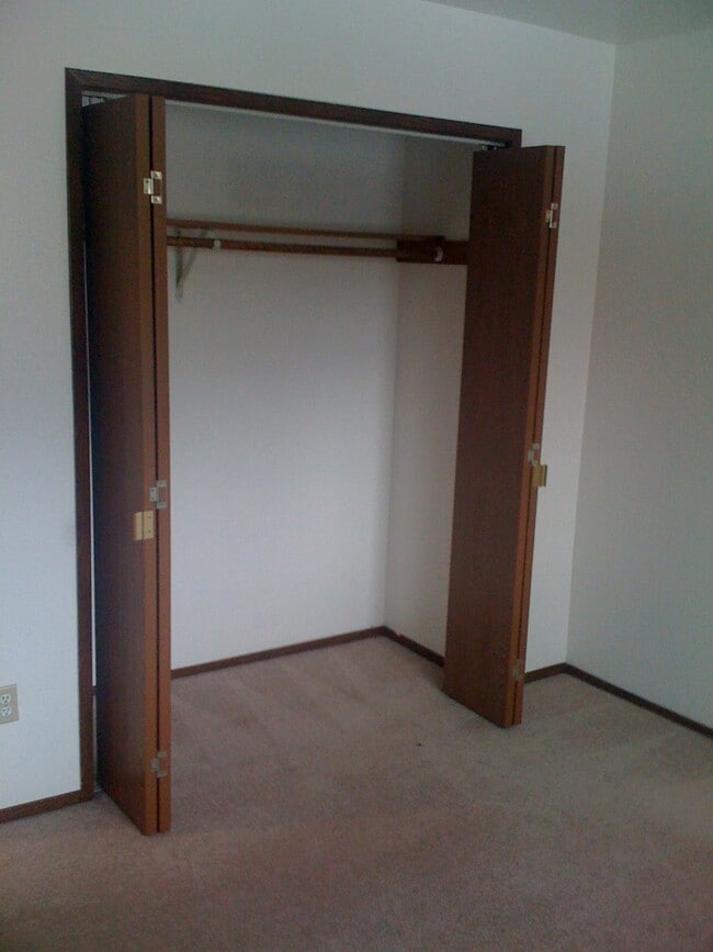 Building Photo - Beautiful ground level 2bed with washer & ...