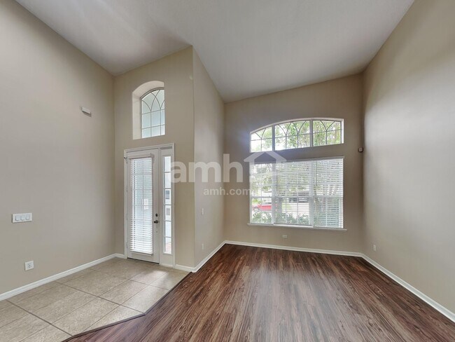 Building Photo - 15924 Oak Spring Dr