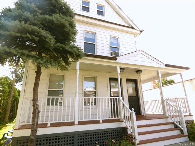 Building Photo - 269-271 Sound Beach Ave