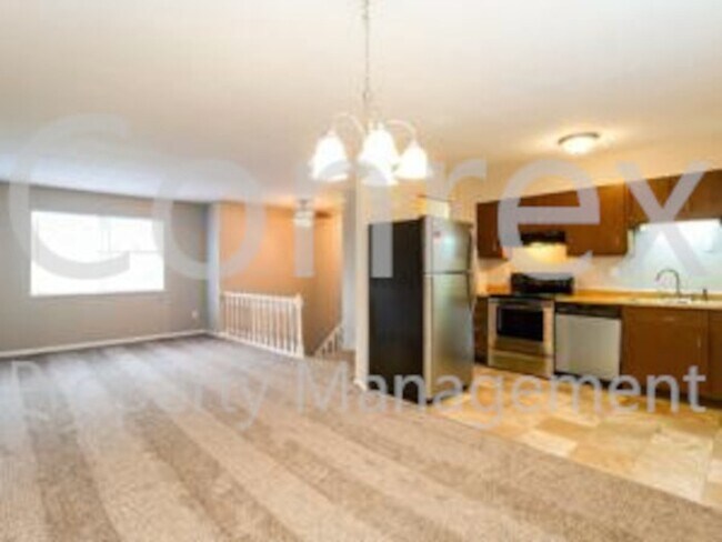 Building Photo - Beautiful Home with Fenced in Yard!!