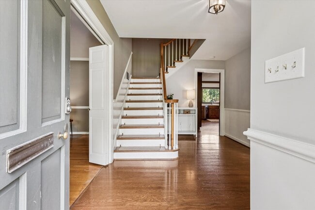 Building Photo - 15 Garland Dr