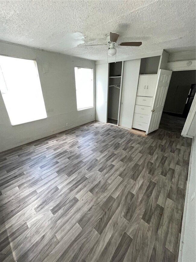 Foto del edificio - 1015 E Columbus Dr