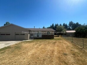 Building Photo - 520 W Golden Sun Ct