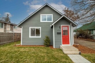 Building Photo - 1731 E Sanson Ave