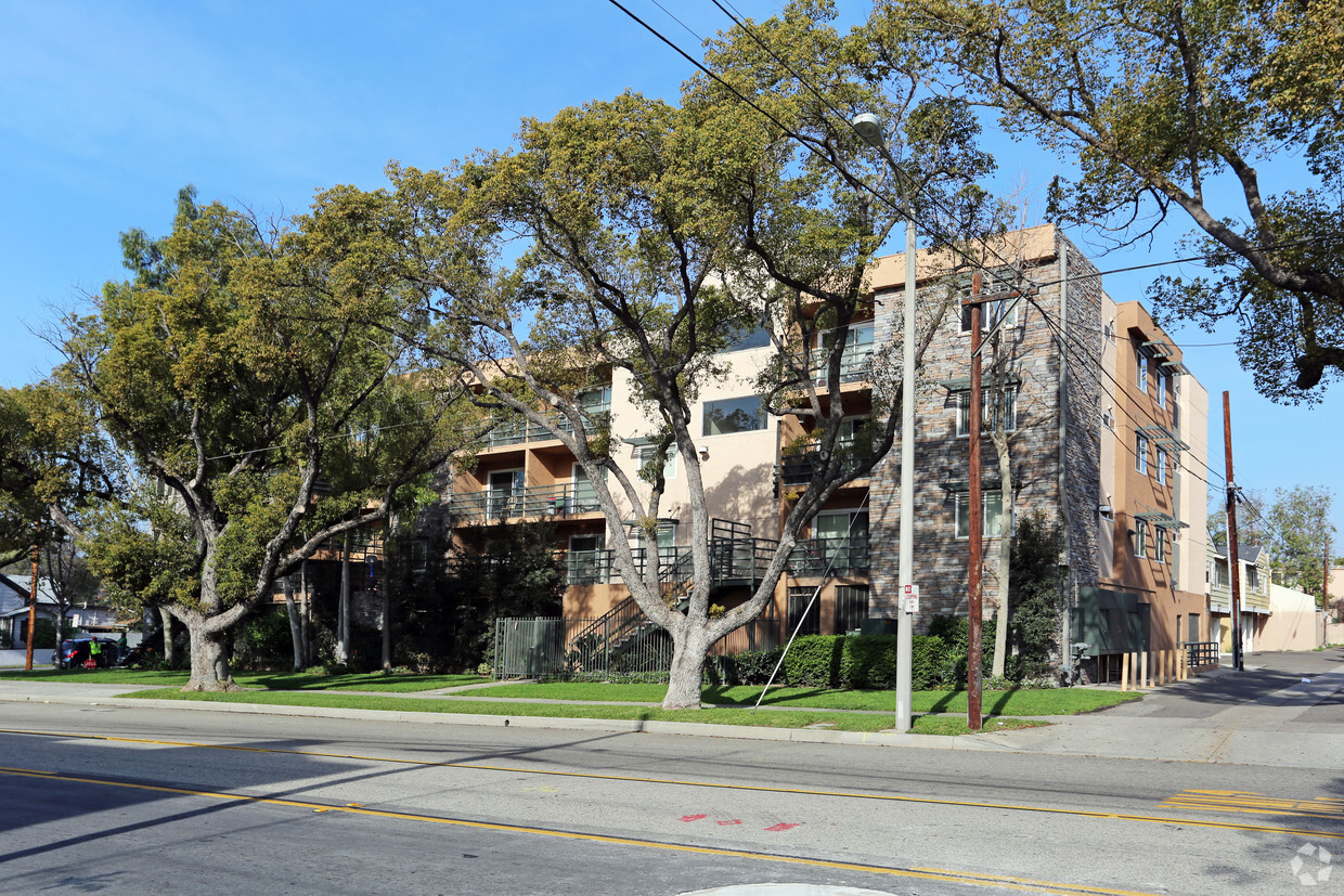 Primary Photo - Lacy and Raitt Apartments