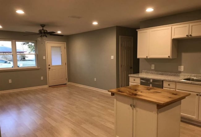 Foto del edificio - 4902 Tristian Ave