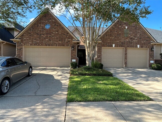 Foto del edificio - 8911 Silent Willow Ln