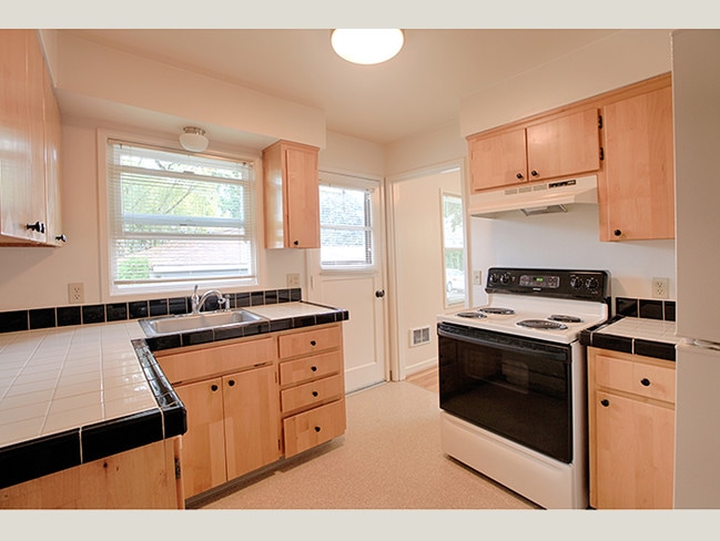 Building Photo - Cedar Hills Townhomes