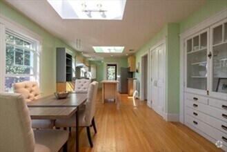 Building Photo - 109 Rockview St