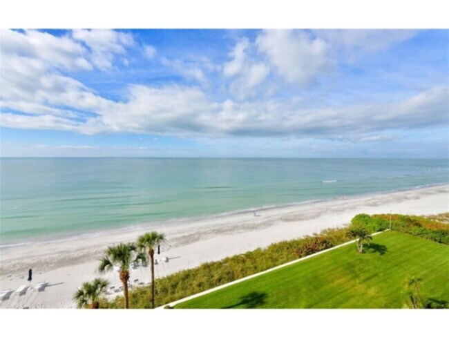 Foto del edificio - Newly listed 2 bedroom condo on the beach!