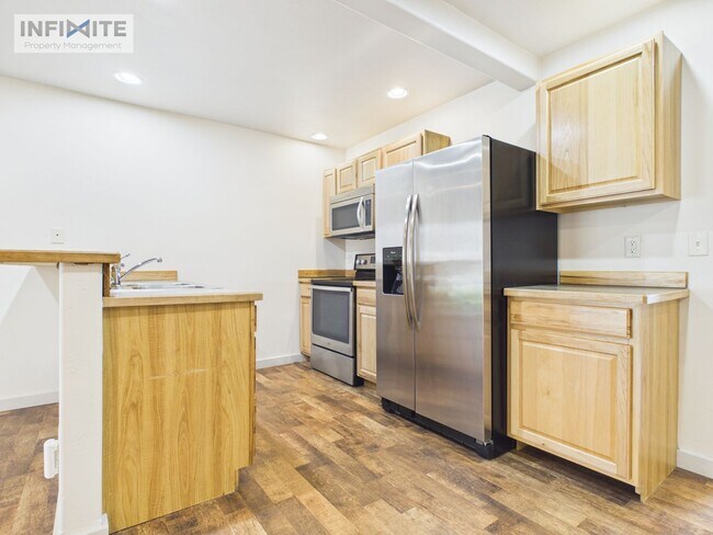 Foto del edificio - 935 Forestglen Dr