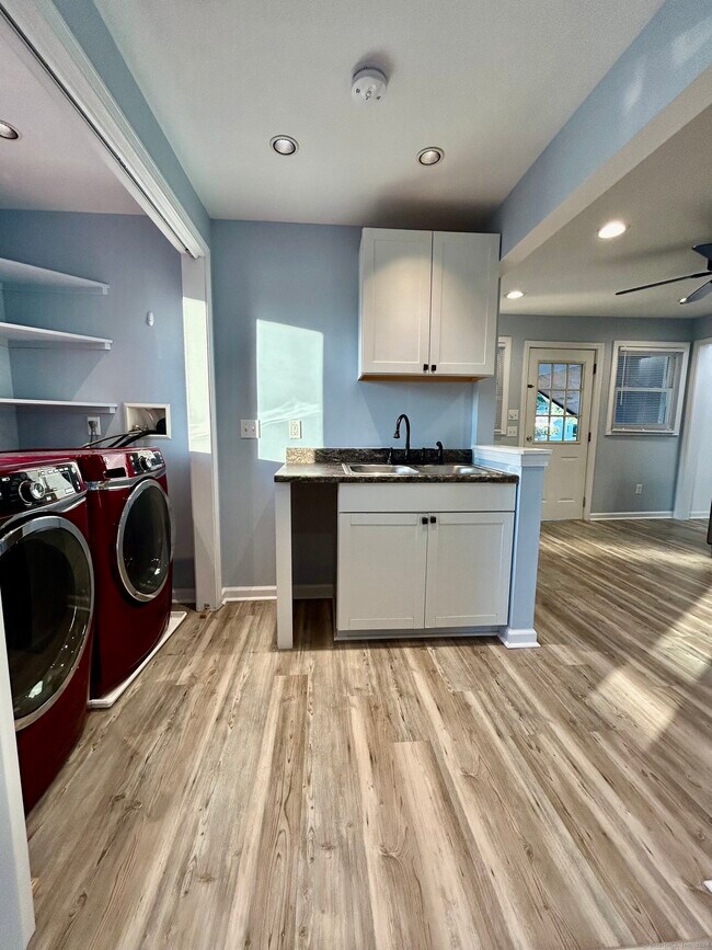 Building Photo - 8 Richards Ave