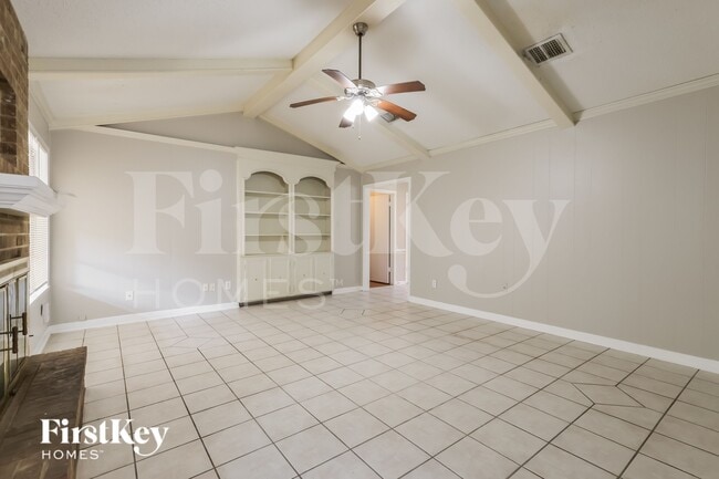 Building Photo - 222 Magic Oaks Dr