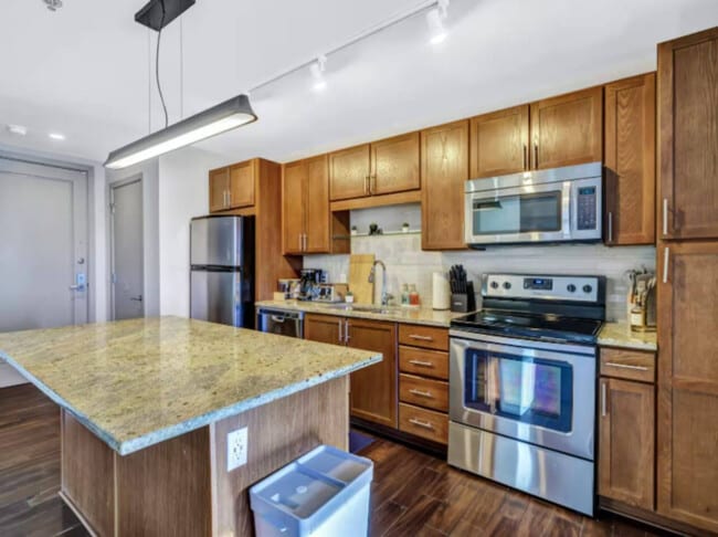 Foto del edificio - 1555 Elm St