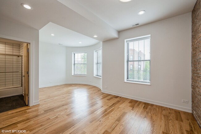 Building Photo - 4507 S Calumet Ave