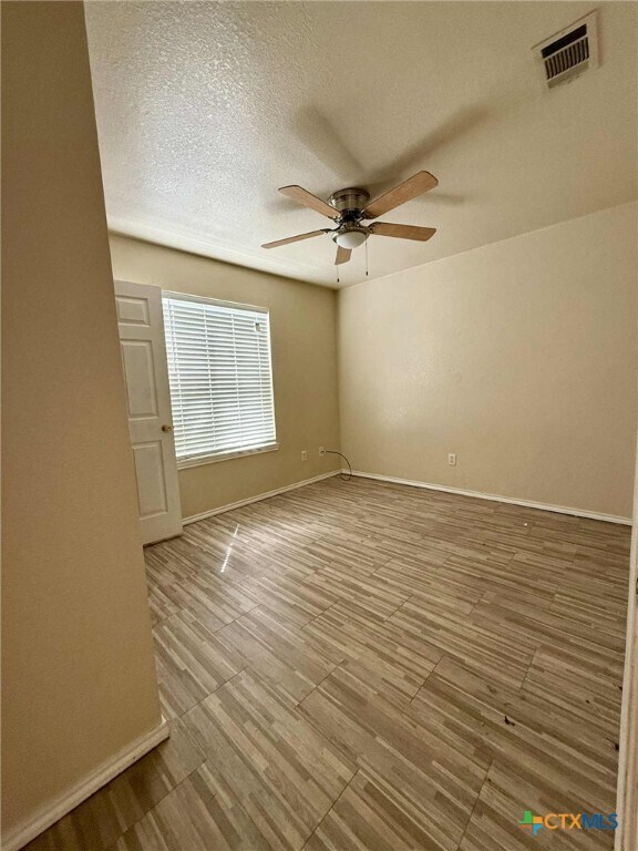 Foto del edificio - 3307 Hereford Ln