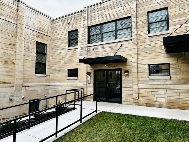 Entrada accesible 515 N. Grant - The Downtown on Grant