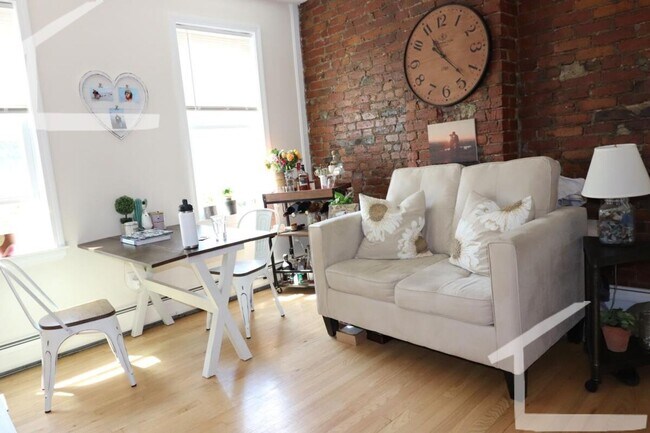 Photo - HOT BROOKLINE LISTING!!!!! House