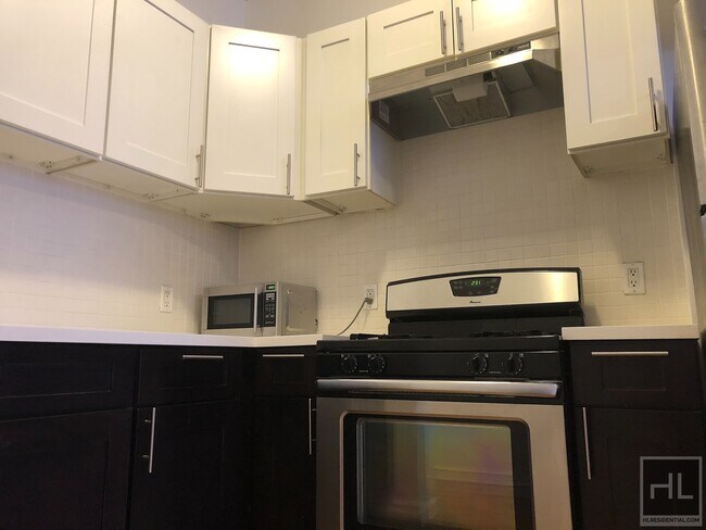 Building Photo - 131 W 130th St
