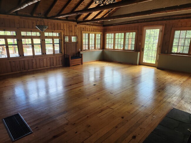 Building Photo - 8129 S Turkey Creek Rd