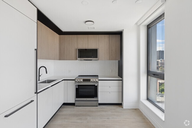 1BR, 1BA - 648SF - Kitchen - 205 E 110th St