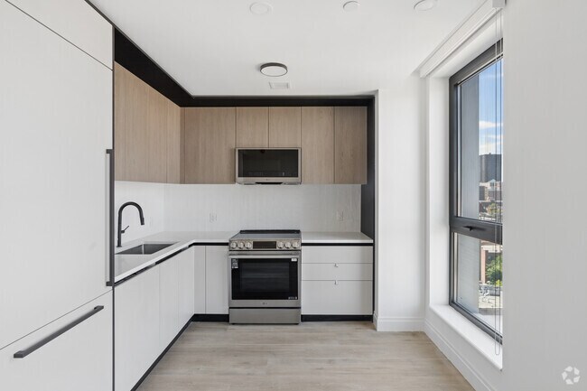 1BR, 1BA - 648SF - Kitchen - 205 E 110th St