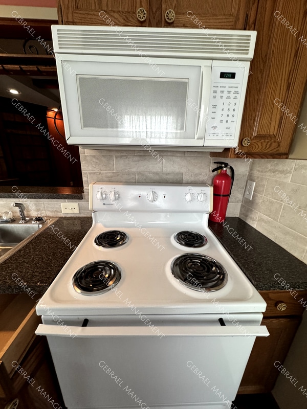 Building Photo - 2500 S Saginaw St