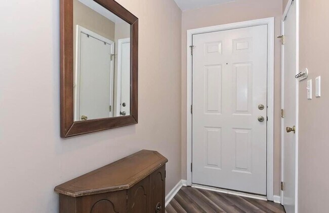 Foto del edificio - 9811 Campus Walk Ln