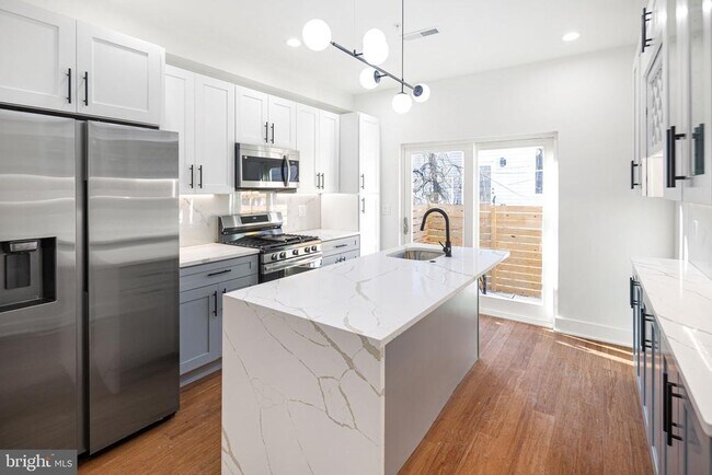 Foto del edificio - 2650 Earp St