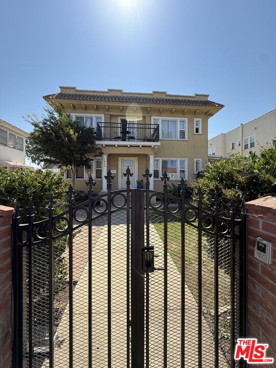 Building Photo - 1436 S Norton Ave
