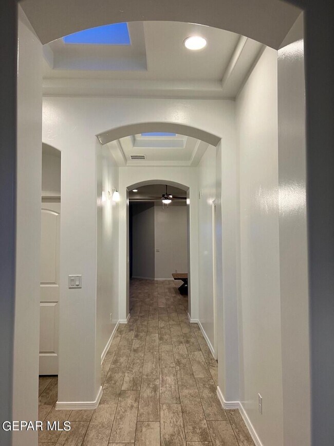 Building Photo - 1094 Jade Hill Ave