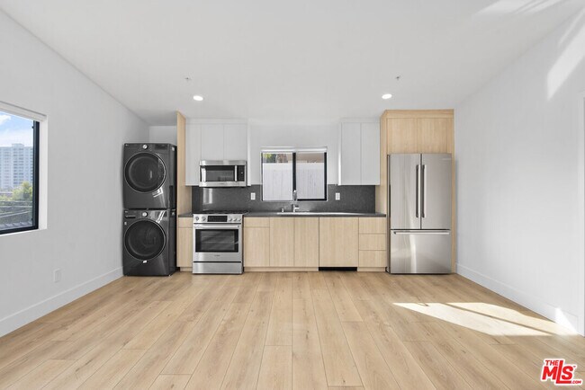 Building Photo - 2918 3rd St