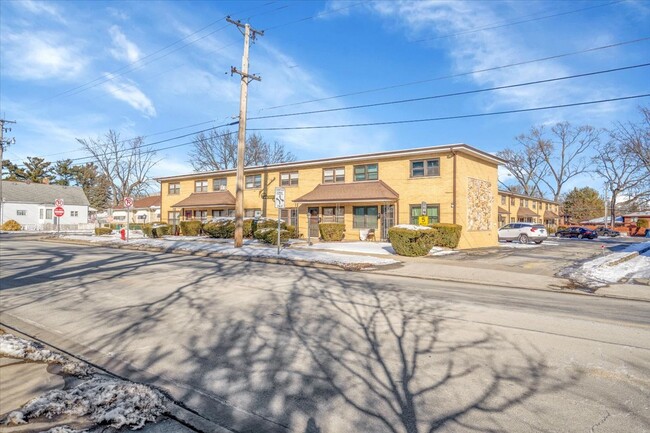 Foto del edificio - 18333 Wentworth Ave