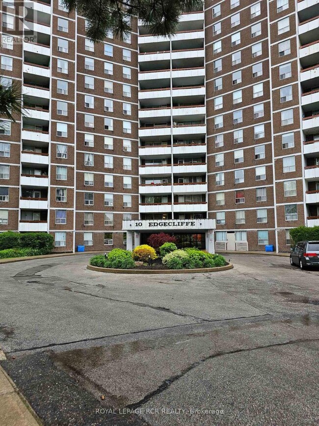 Photo du bâtiment - 10-1710 Edgecliff Golfway