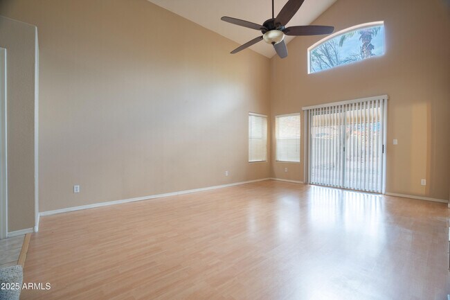 Building Photo - 1356 E Helena Dr