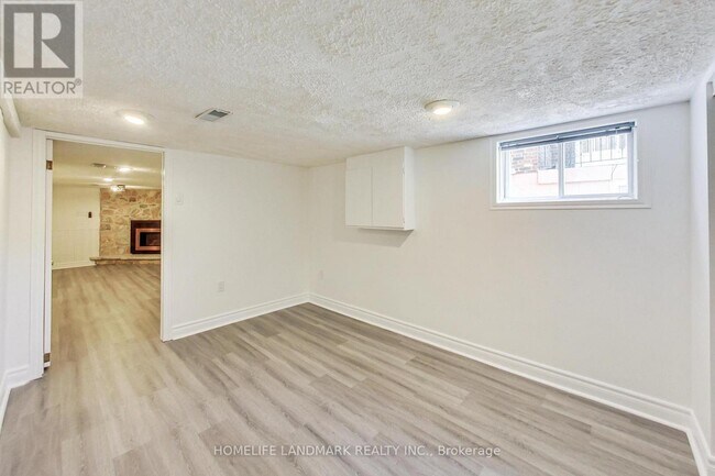 Photo du bâtiment - 40 Tiago Ave