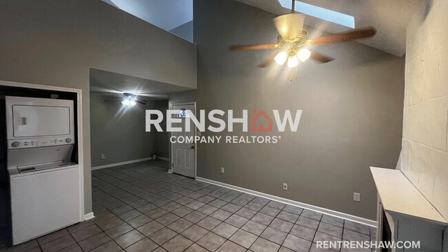 Building Photo - 157 N Auburndale St