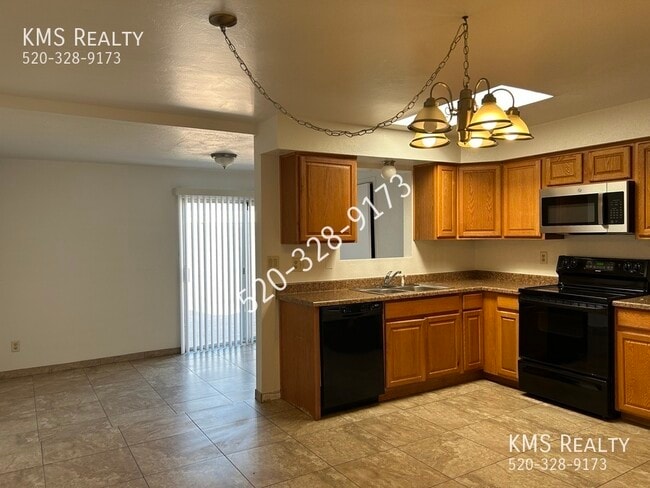 Building Photo - 3 Bed / 2 Bath Townhouse