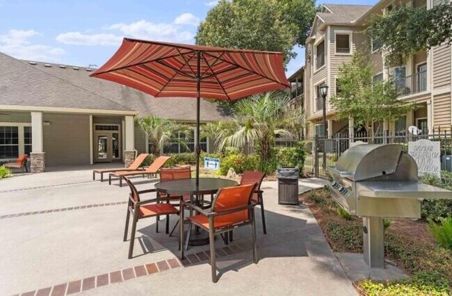 Foto del edificio - 2400 Spring Rain Dr